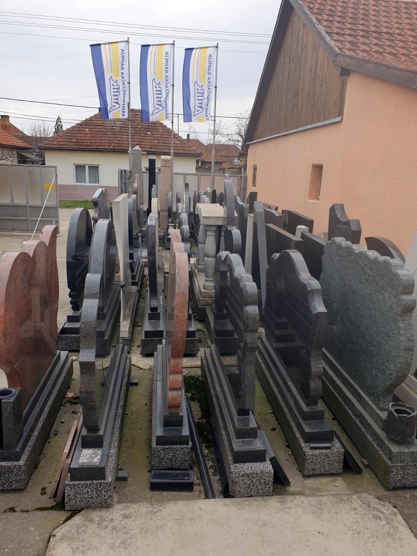 Over 160 models of monuments !!!